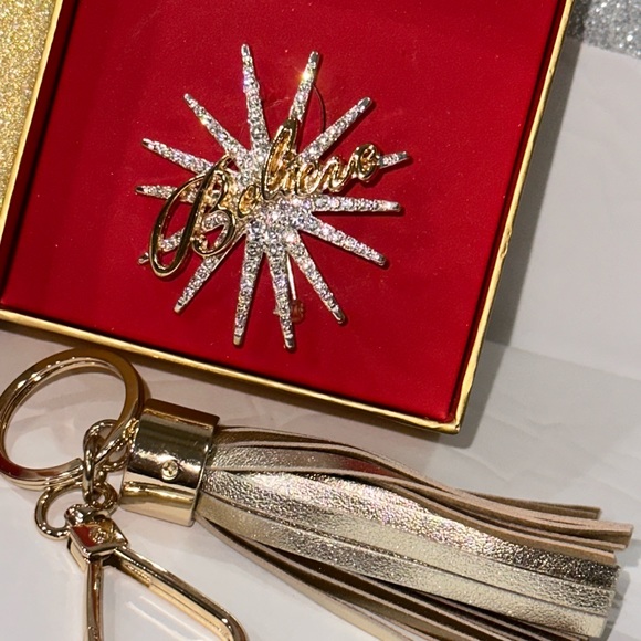 Holiday discount, bundle, two pieces golden brooch in keychain - Picture 4 of 9